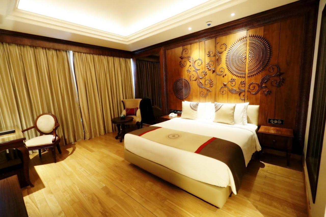 Seven Seas Hotel New Delhi Extérieur photo